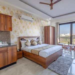 Hotel Gill Comfort - Close To Medanta, Artemis And Fortis Hospital